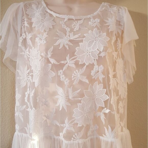 Vince Camuto Chemise Size Small - Picture 2 of 8